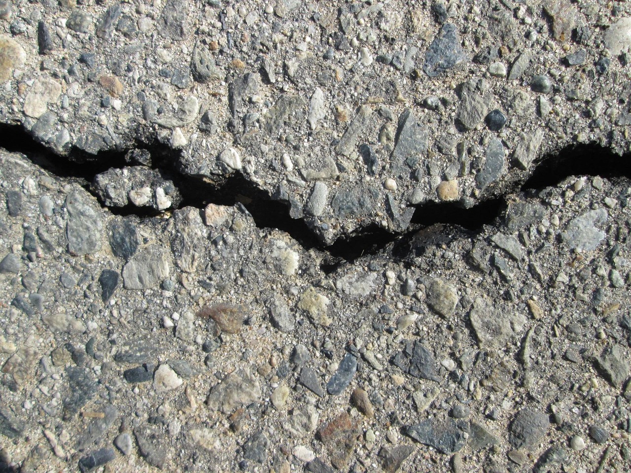 réparation de fissures : services professionnels pour restaurer la solidité et l'esthétique de vos surfaces endommagées rapidement et efficacement.