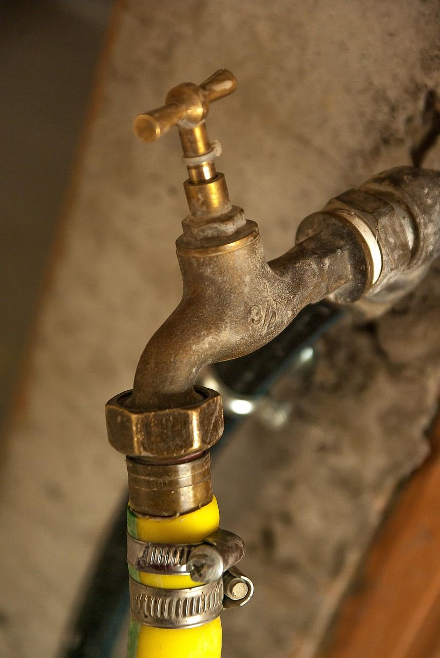 découvrez les bases de la plomberie : conseils essentiels, outils indispensables et astuces pratiques pour entretenir et réparer vos installations sanitaires rapidement et efficacement.
