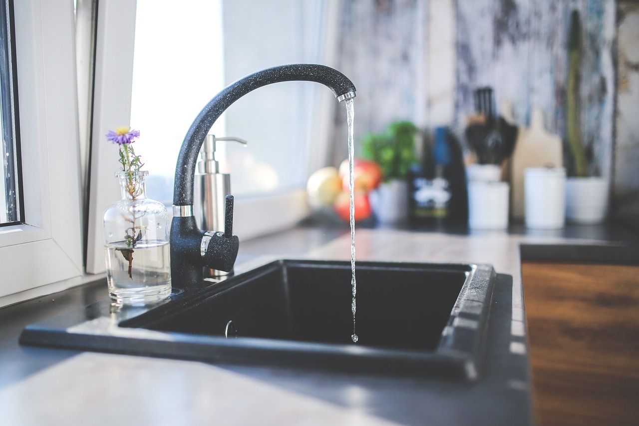 remplacement de siphon d'évier : guide complet pour effectuer un changement efficace et éviter les fuites.