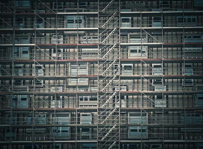 Échafaudage roulant : le guide pour travailler en hauteur sans risque