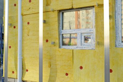 isoler une porte d’entrée du froid : méthodes efficaces et astuces pratiques