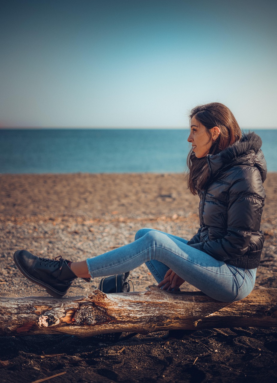 poncer un meuble en bois : guide complet pour un résultat parfait découvrez nos conseils et techniques professionnels pour le ponçage du bois, afin d'obtenir une surface lisse et prête à la finition.