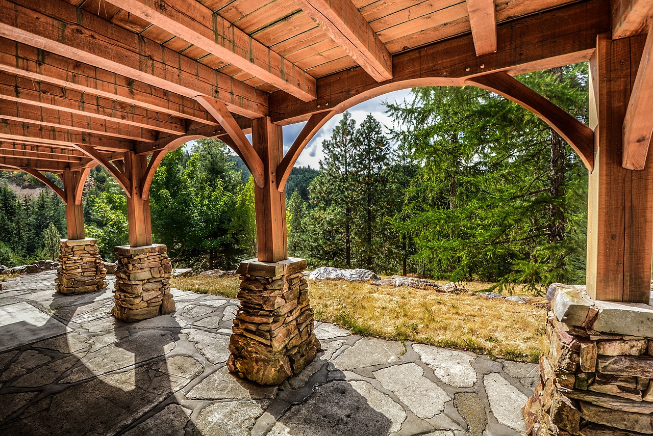 construction de terrasses en bois : guide complet pour cr&eacute;er un espace ext&eacute;rieur esth&eacute;tique et durable avec des mat&eacute;riaux de qualit&eacute;.